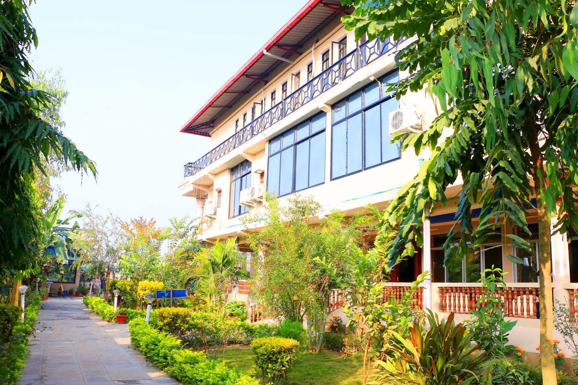 Hotel Royal Safari ソーラハ エクステリア 写真